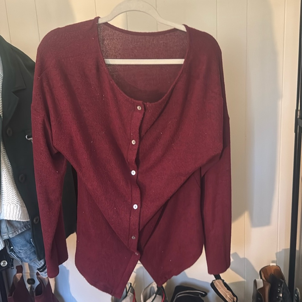 “Green envelope” red woman’s button up cardigan fishtail